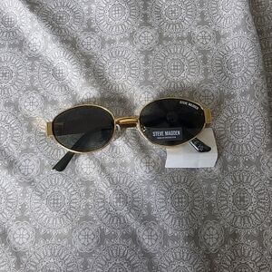 Steve Madden Mystie Sunglasses Women Gold frame Green oval lens